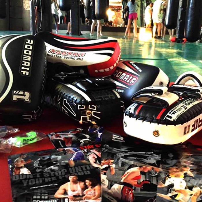 ROOMAIF HAWKISH THAI PADS RED/WHITE